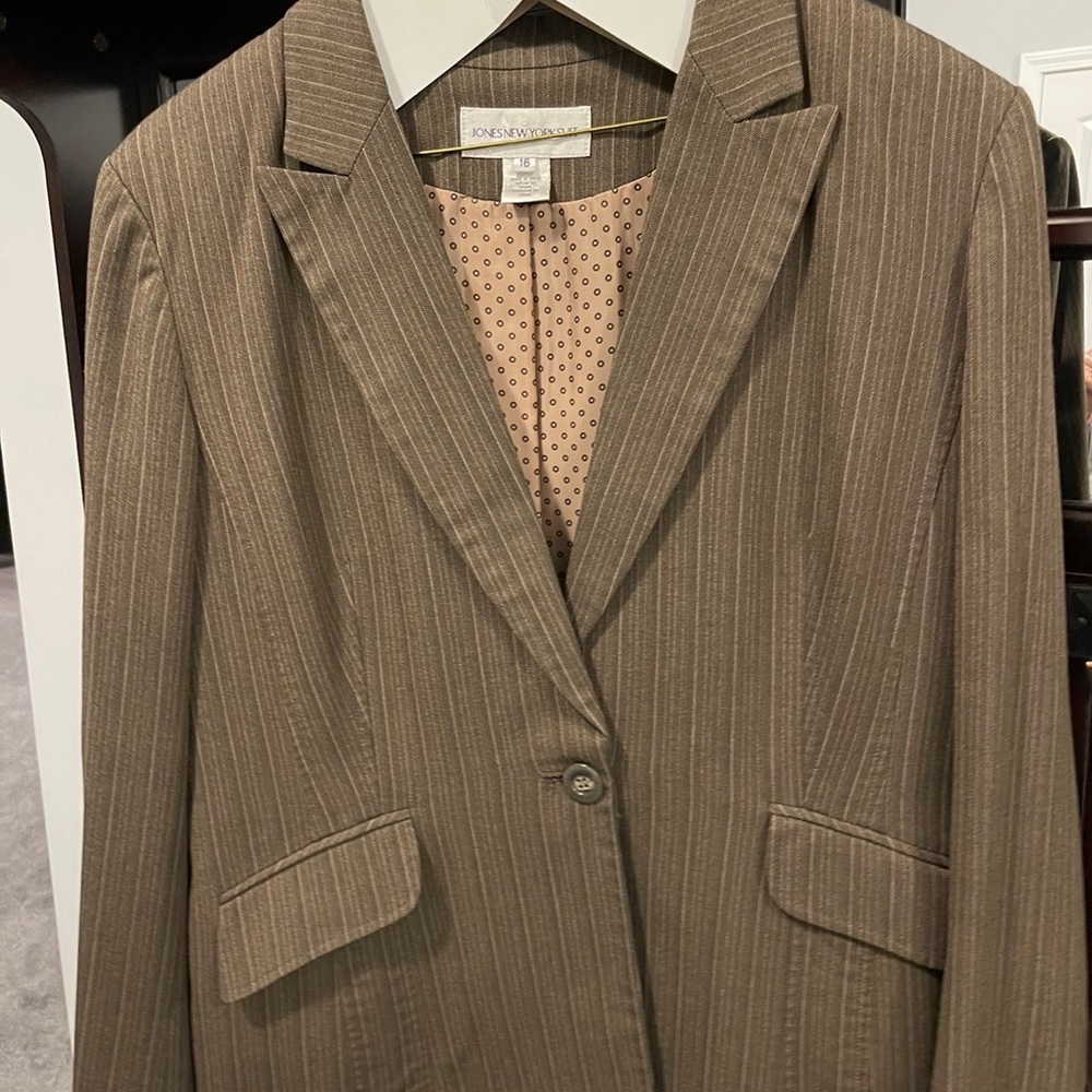 Woman pant suit